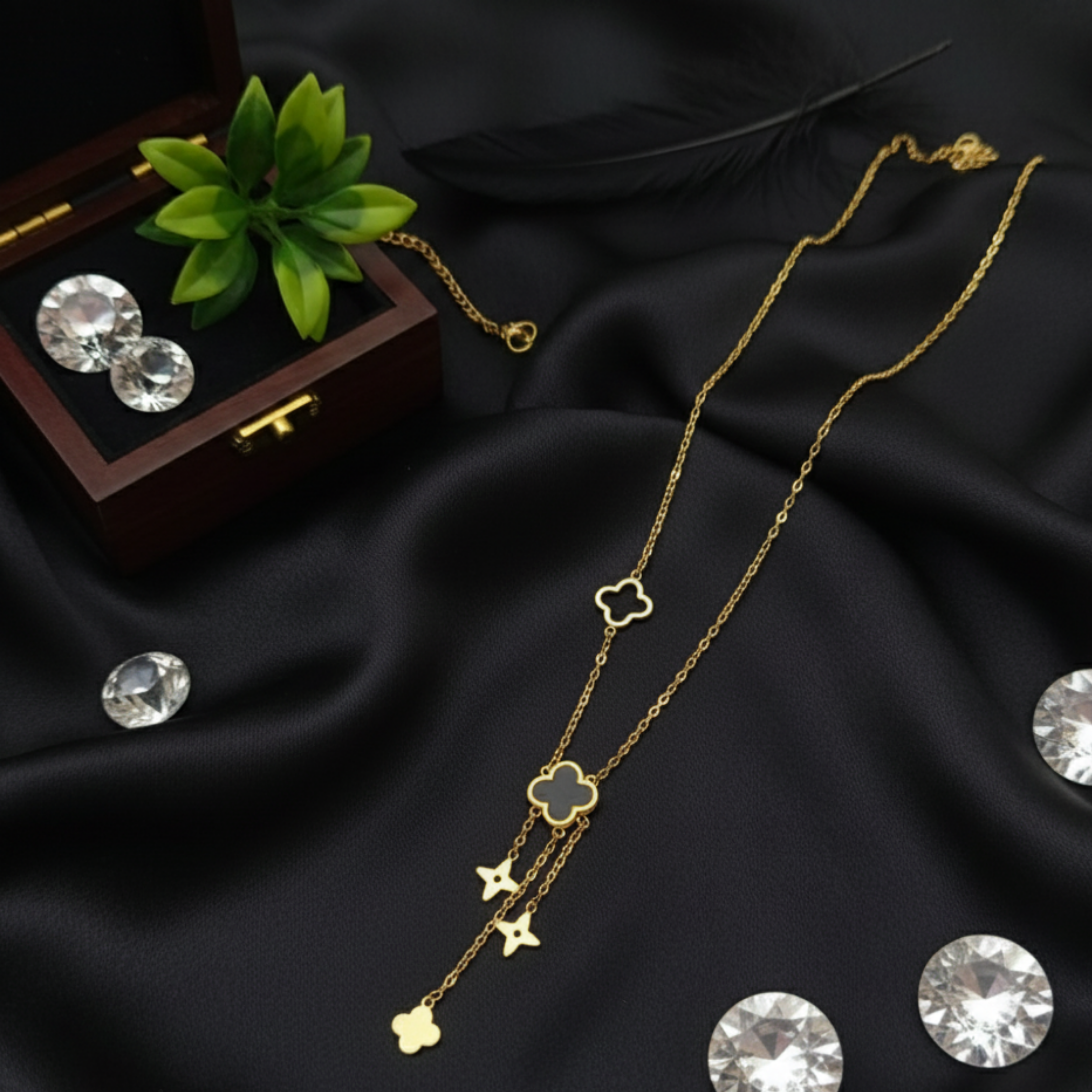 Elegant Clover Chain