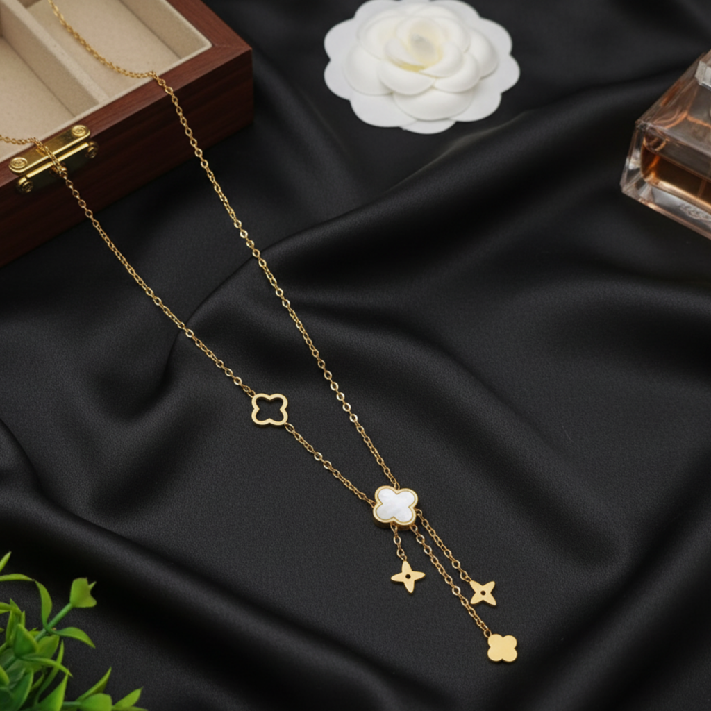 Elegant Clover Chain